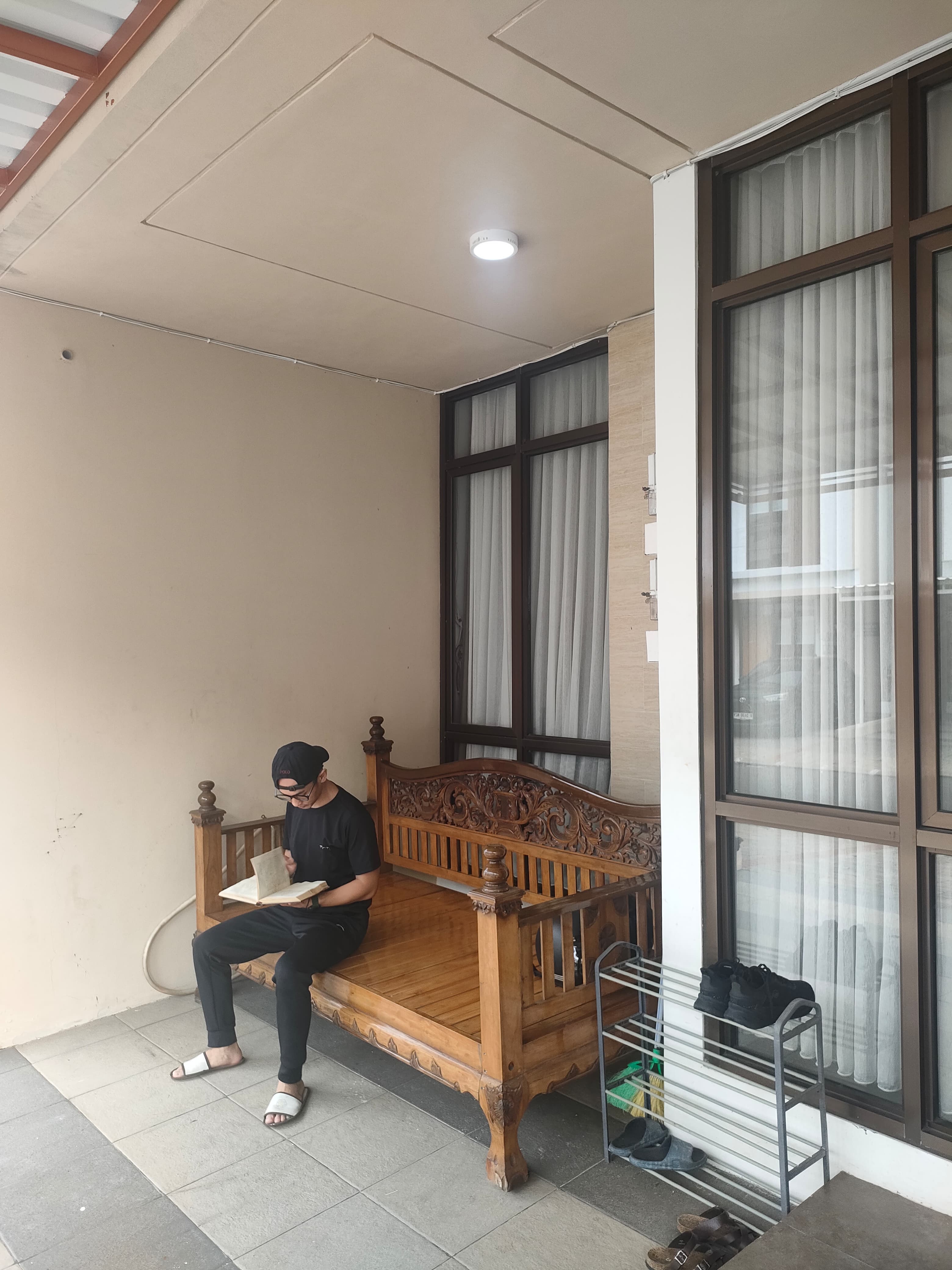 Area Parkir Luas Alfarobi Kost Citra Raya Tangerang